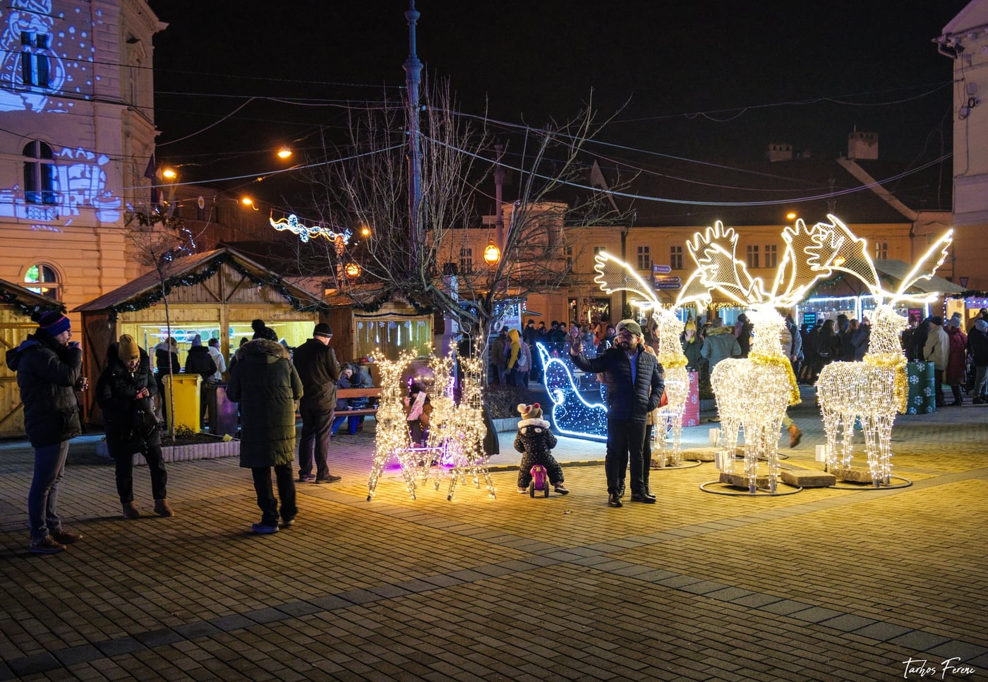 Adventi séta a karácsonyi forgatagban, Miskolc belvárosában