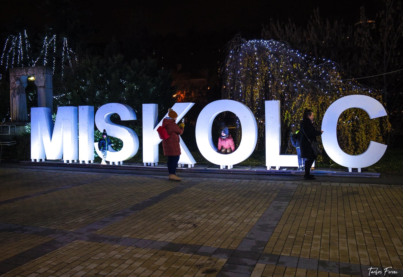 Adventi séta a karácsonyi forgatagban, Miskolc belvárosában