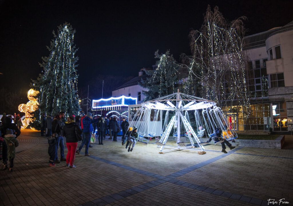 Adventi séta a karácsonyi forgatagban, Miskolc belvárosában