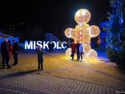 Adventi séta a karácsonyi forgatagban, Miskolc belvárosában