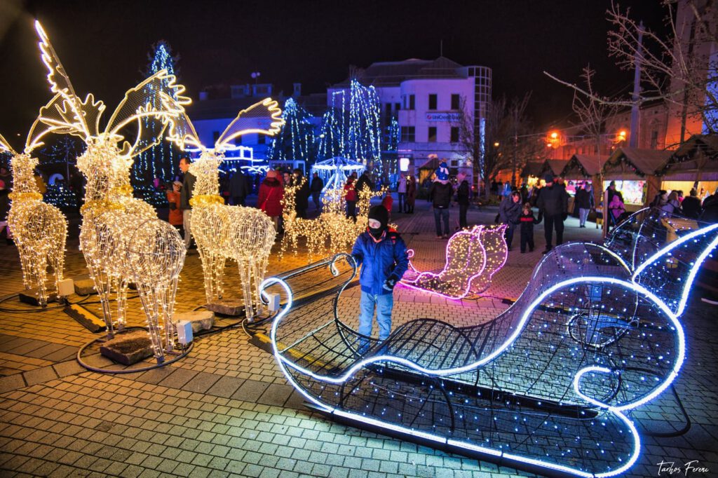 Adventi séta a karácsonyi forgatagban, Miskolc belvárosában