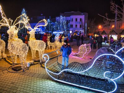 Adventi séta a karácsonyi forgatagban, Miskolc belvárosában