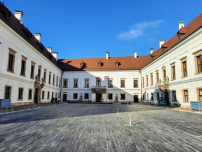 Pápai Esterházy-kastély: a barokk város főúri rezidenciája