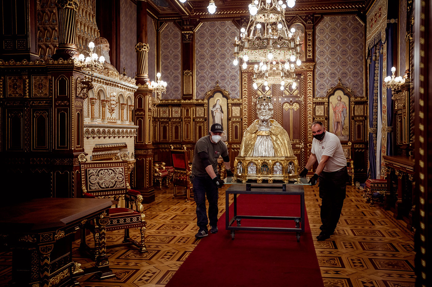 Szent István arany hermájával bővült a Budavári Palota Szent István-terme