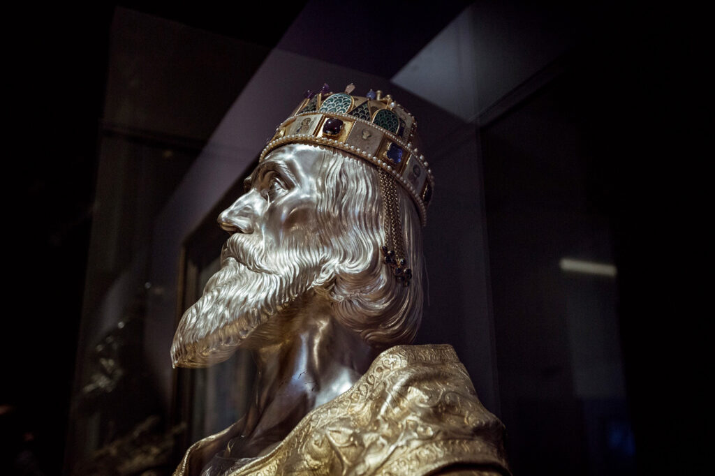 Szent István arany hermájával bővült a Budavári Palota Szent István-terme