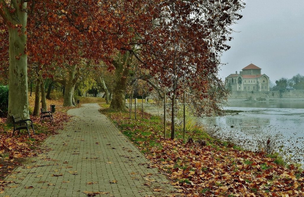 A Tatai vár, ahol Mátyás király is szívesen időzött