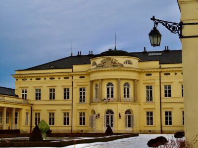 Havas fotókon a fehérvárcsurgói Károlyi-kastély, a Móri-árok gyöngyszeme
