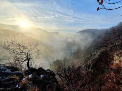 Molnár-szikla, melyről parádés panoráma nyílik a Szinva völgyére