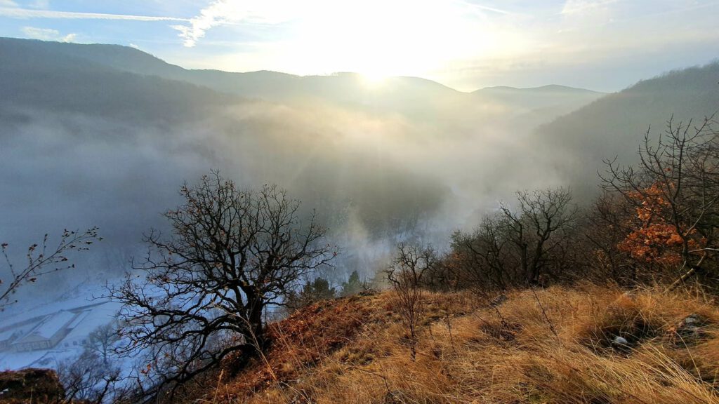 Molnár-szikla, melyről parádés panoráma nyílik a Szinva völgyére