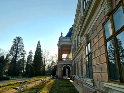 A lengyeli Apponyi-kastély és 22 hektáros parkja