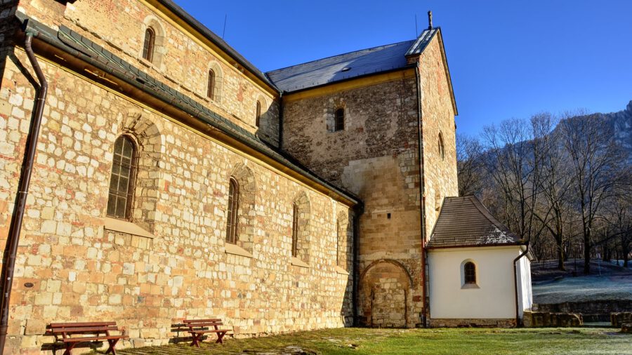 Felújítják a bélapátfalvi apátsági templomot