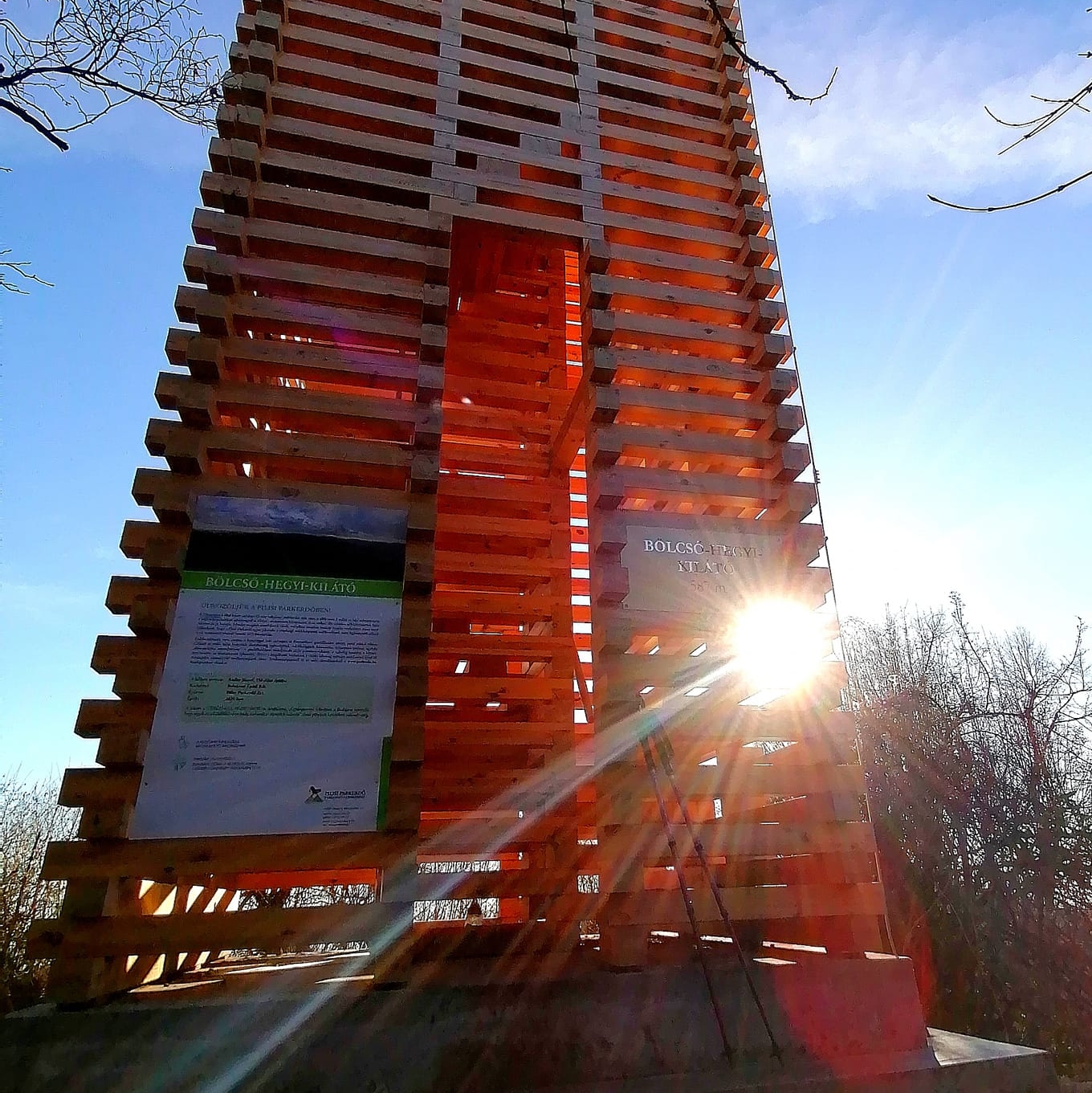 Bölcső-hegyi kilátó: rabul ejtő panoráma a Visegrádi-hegység Jenga-tornyából