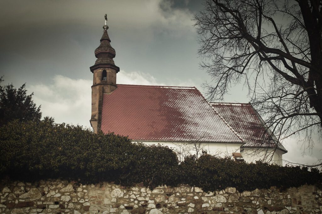 Nógrádsáp bájos temploma, a falu középkori emléke