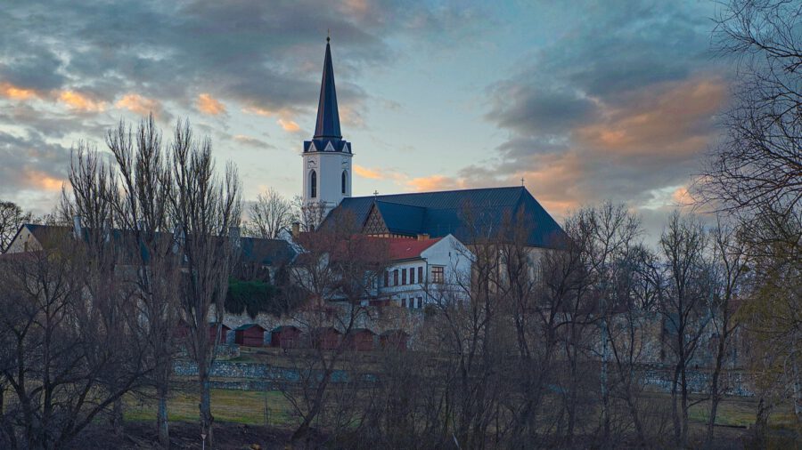 A Sárospataki Bazilika, melynek története szorosan összefonódott a várral