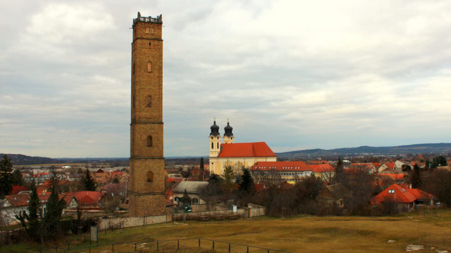 A tatai Fellner Jakab-kilátó, az ország két söréttornyának egyike