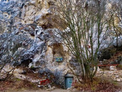 A Tündérkapu égre néző ablakai a Nagy-Strázsa-hegyen
