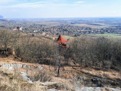 Csodabogyó tanösvény a máriagyűdi templomtól a Tenkes-hegy tetejére