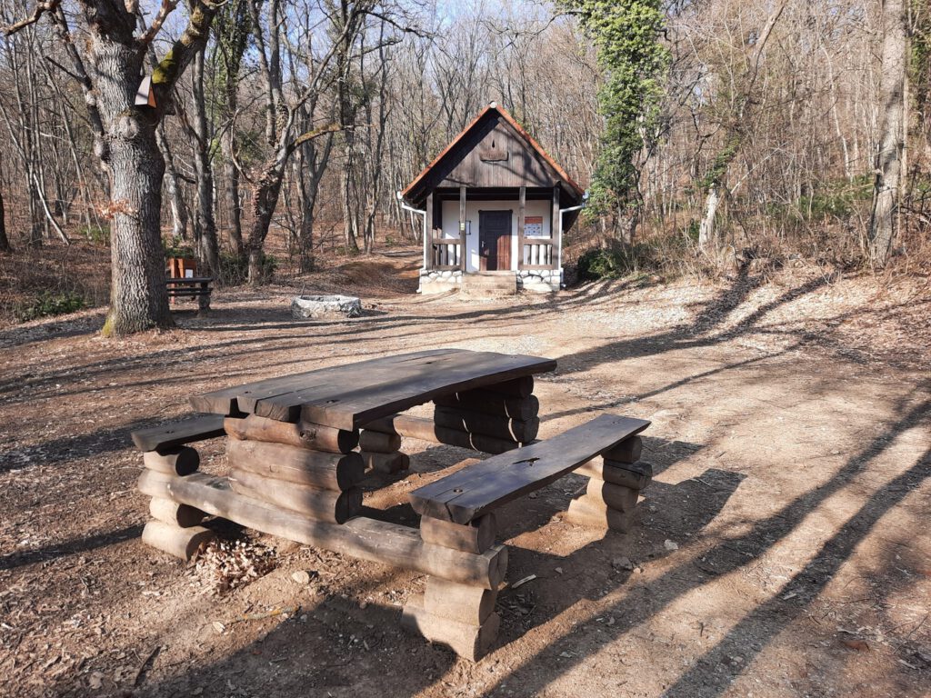 Csodabogyó tanösvény a máriagyűdi templomtól a Tenkes-hegy tetejére
