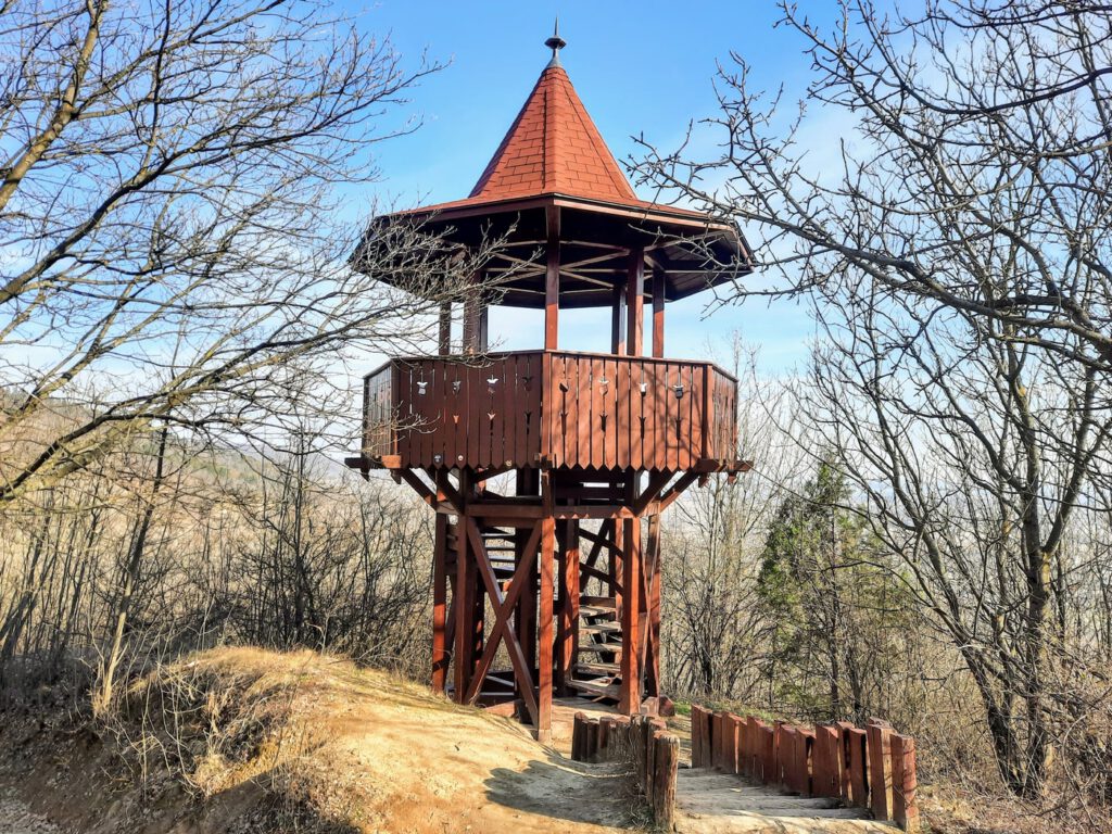 Csodabogyó tanösvény a máriagyűdi templomtól a Tenkes-hegy tetejére