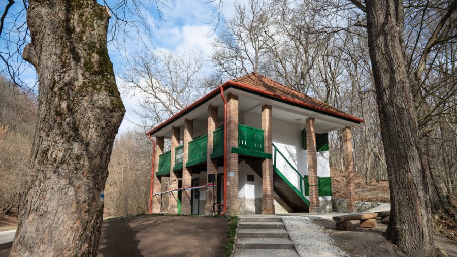 Átadták a turistaházzá alakított, megújult Stimecz-házat Felsőtárkányban