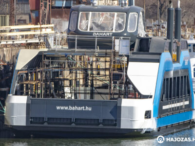 Vízre tették az új balatoni kompot, hamarosan Tihany és Szántód között utazhatunk rajta