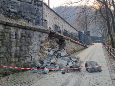 Egy hatalmas támfal szakasz szakadt le a Lillafüredi függőkertben