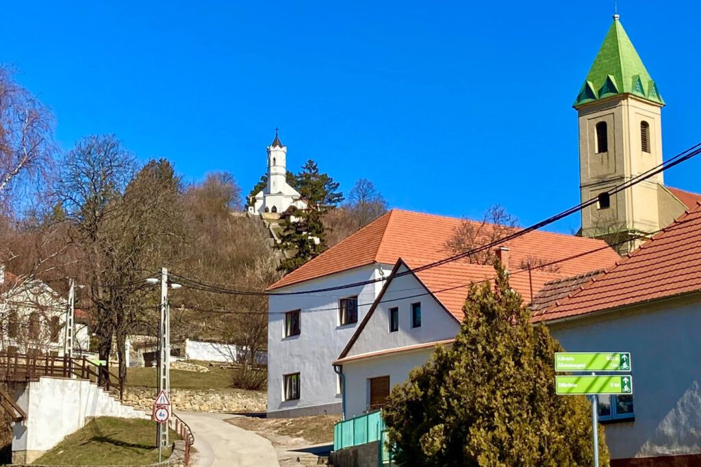 Magyarpolány: a Bakony erdői övezte idilli település