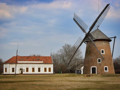 Ópusztaszeri Nemzeti Emlékpark: történelmi emlékutazás 55 hektáron
