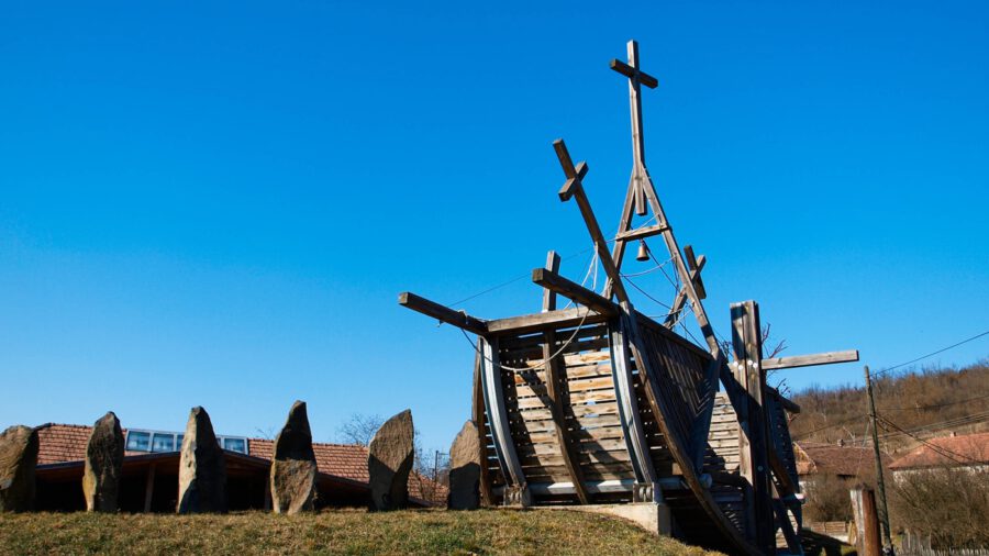 Bárka-harangláb, Terény Európában is kuriózumnak számító látványossága