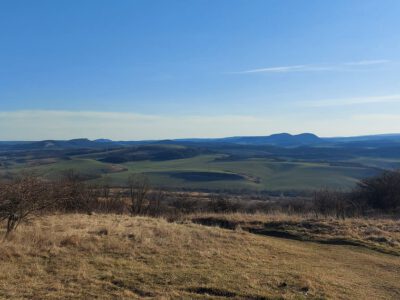Hegyes-kő: a Tokod feletti sziklaszirt, ahonnan elképesztő a panoráma