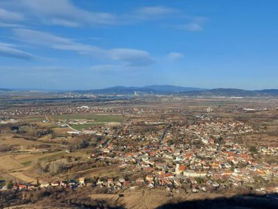 Hegyes-kő: a Tokod feletti sziklaszirt, ahonnan elképesztő a panoráma