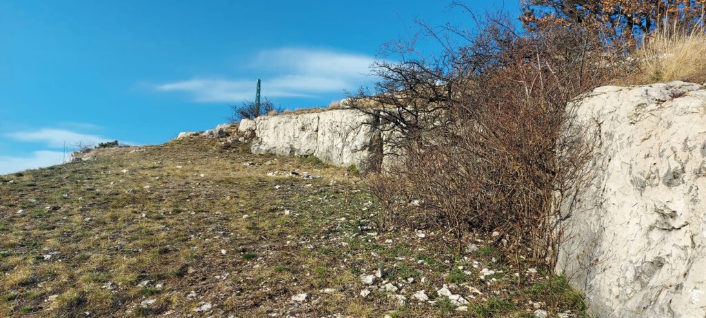 Hegyes-kő: a Tokod feletti sziklaszirt, ahonnan elképesztő a panoráma