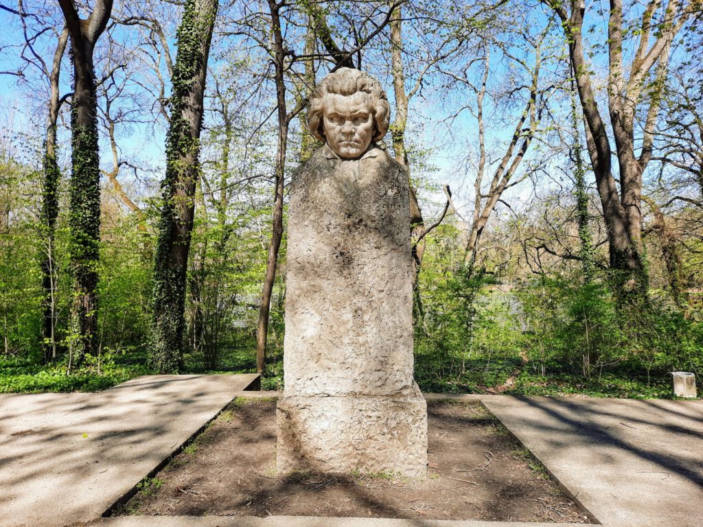 Martonvásári Brunszvik-kastély – tavaszi séta a „legek” kastélyában