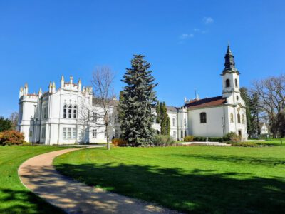 Martonvásári Brunszvik-kastély – tavaszi séta a „legek” kastélyában