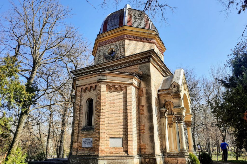 Sztankovánszky-mauzóleum – Kajdacs eklektikus stílusú műemléke