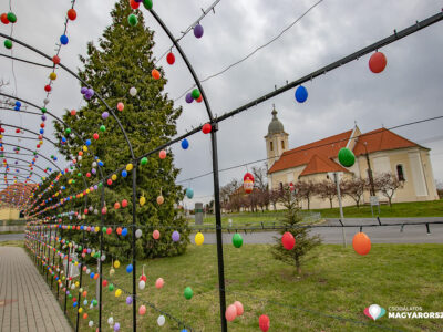 Kéthely húsvéti díszben 2022. április 9-én.