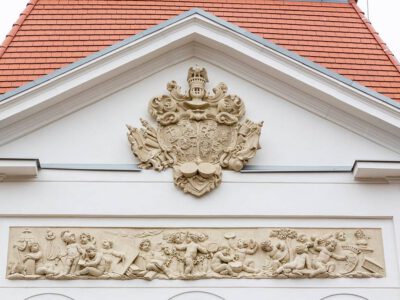 Látványos fotókon a felújítás alatt álló nagycenki Széchenyi-kastély