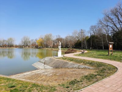 Soponyai-tó: a védett angolpark egyik ékessége
