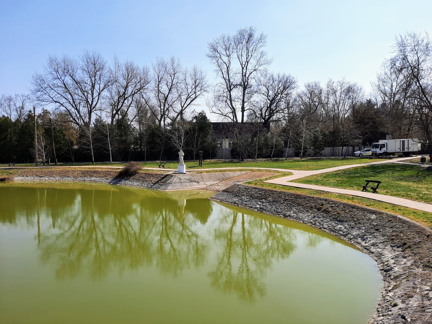 Soponyai-tó: a védett angolpark egyik ékessége