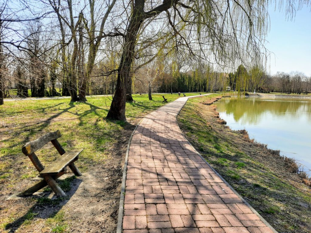 Soponyai-tó: a védett angolpark egyik ékessége