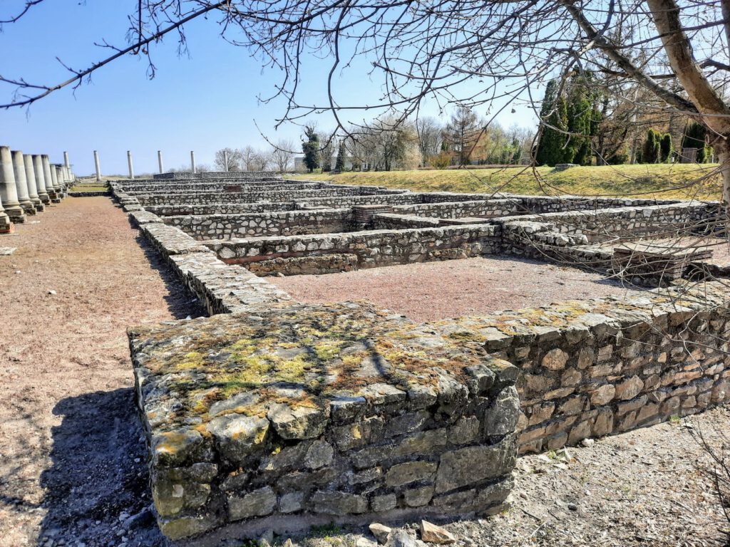 Gorsium Régészeti Park: kirándulás a rómaiak nyüzsgő városának romjai között