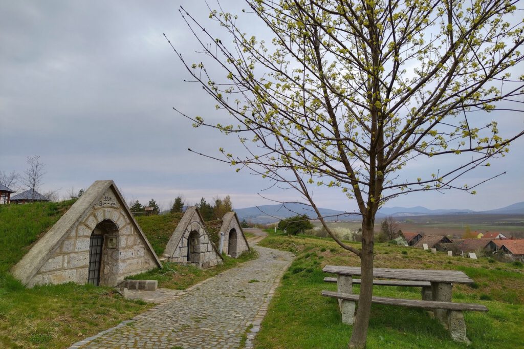 A Tokaji borvidék hercegkúti pincesorainak varázslatos világa