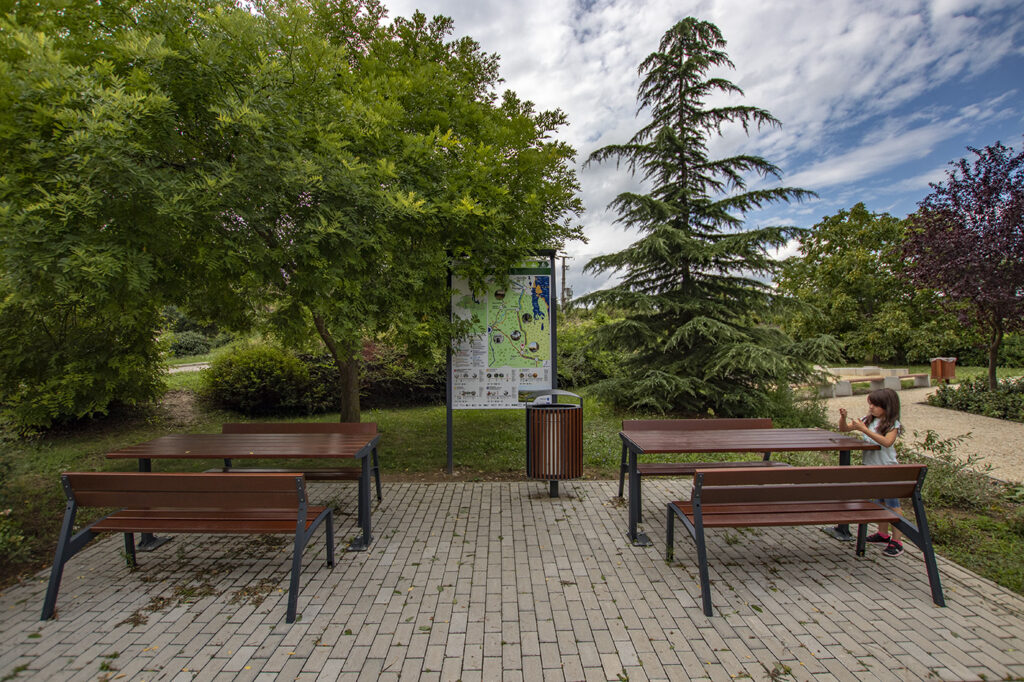 Kerékpáros pihenő, Balf