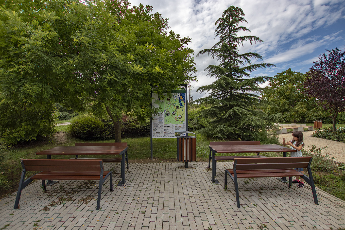 Kerékpáros pihenő, Balf