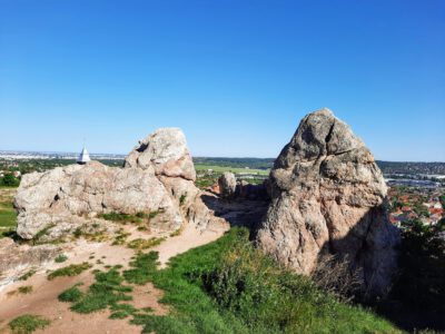 Budaörsi-kopárok, a Budai-hegység kedvelt kiránduló- és vallási emlékhelyei