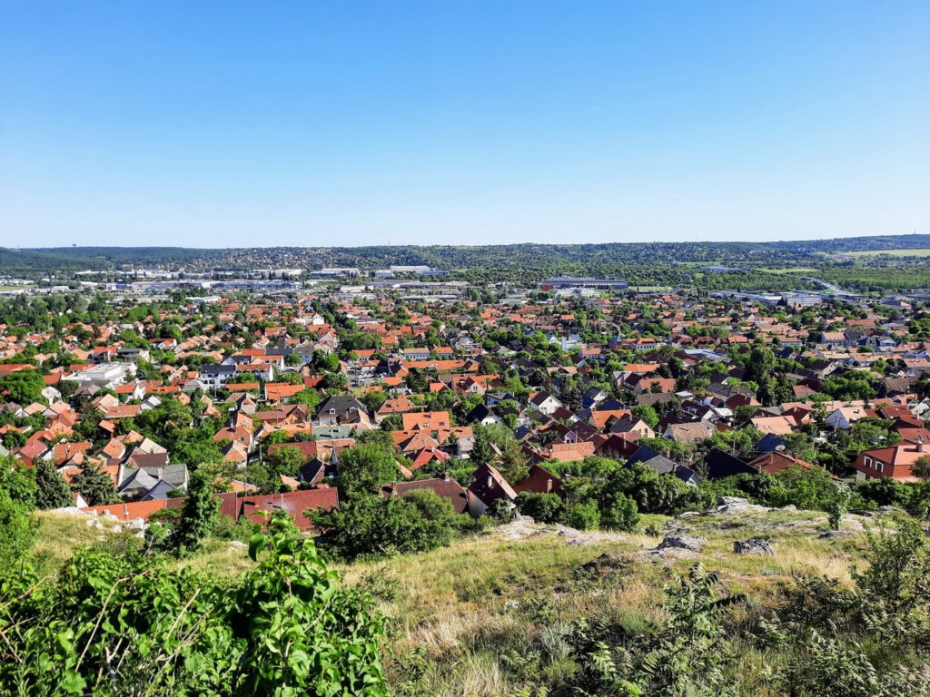 Budaörsi-kopárok, a Budai-hegység kedvelt kiránduló- és vallási emlékhelyei