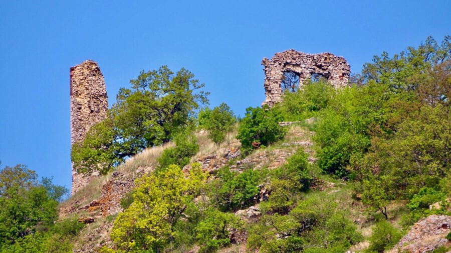 Csővár - középkori várrom megkapó panorámával