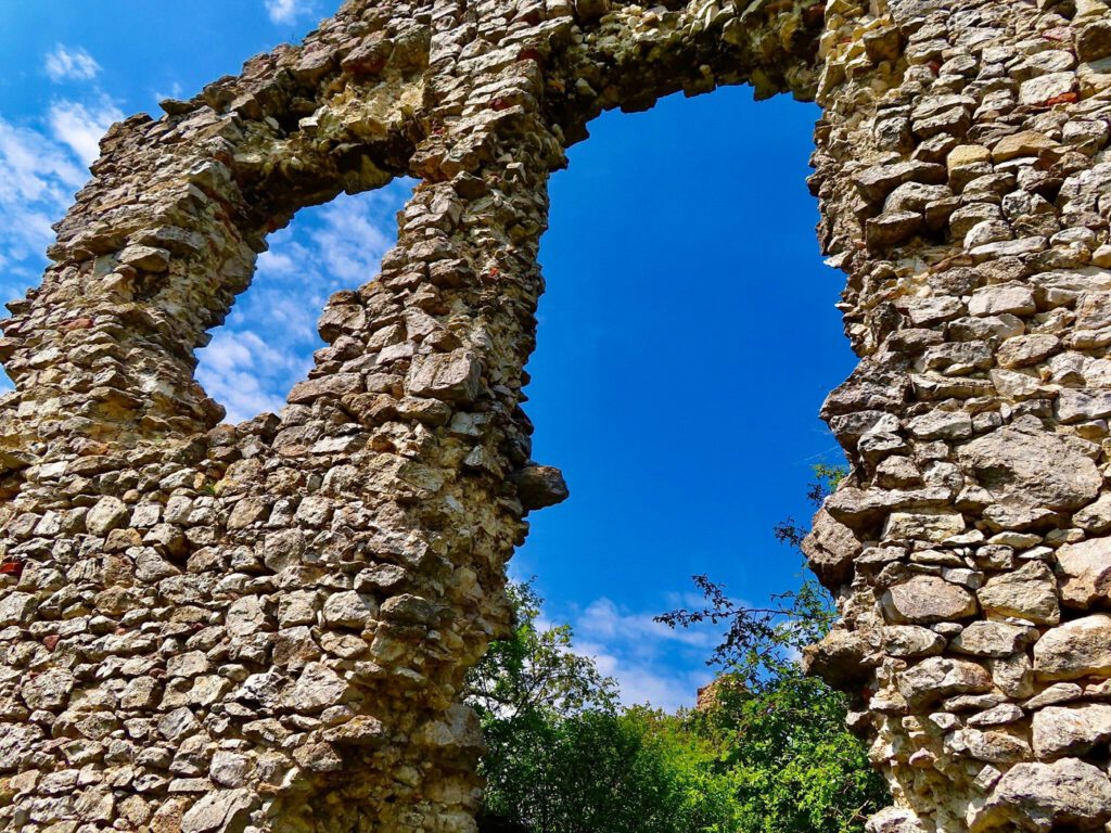 Csővár – középkori várrom megkapó panorámával
