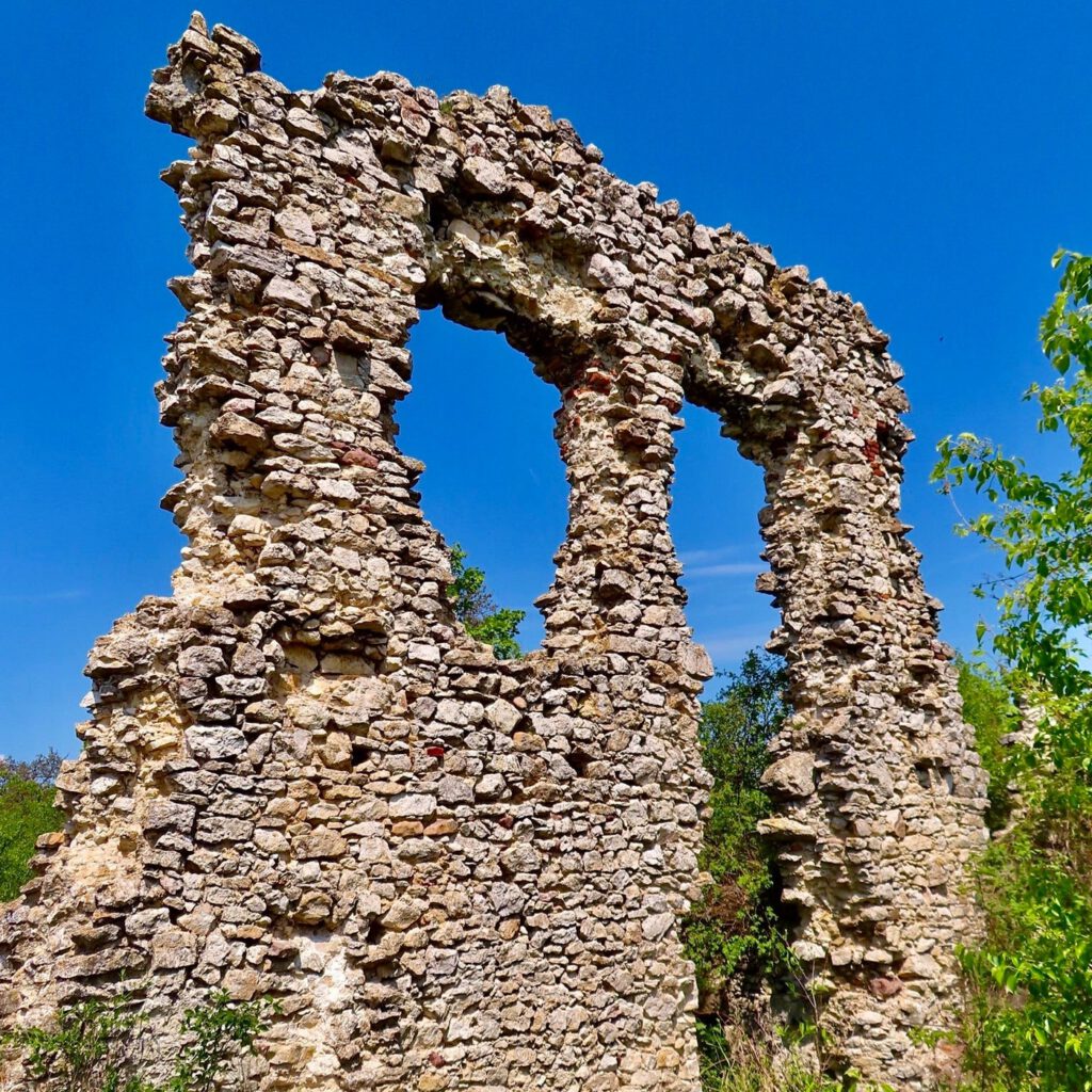 Csővár – középkori várrom megkapó panorámával