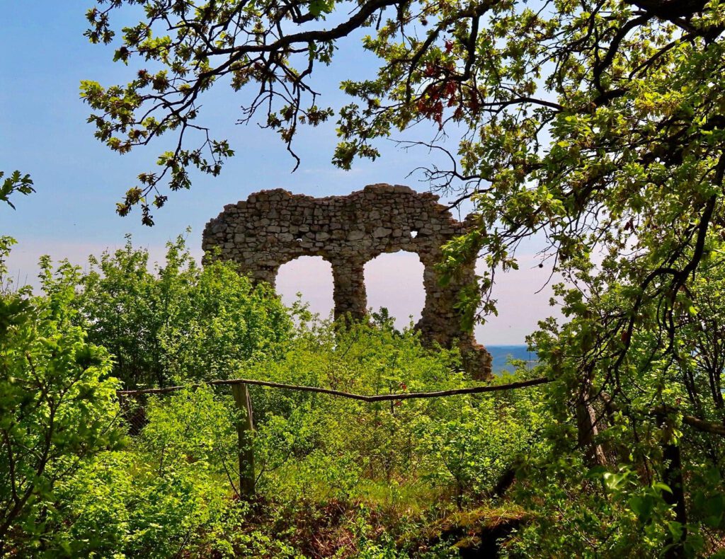 Csővár – középkori várrom megkapó panorámával